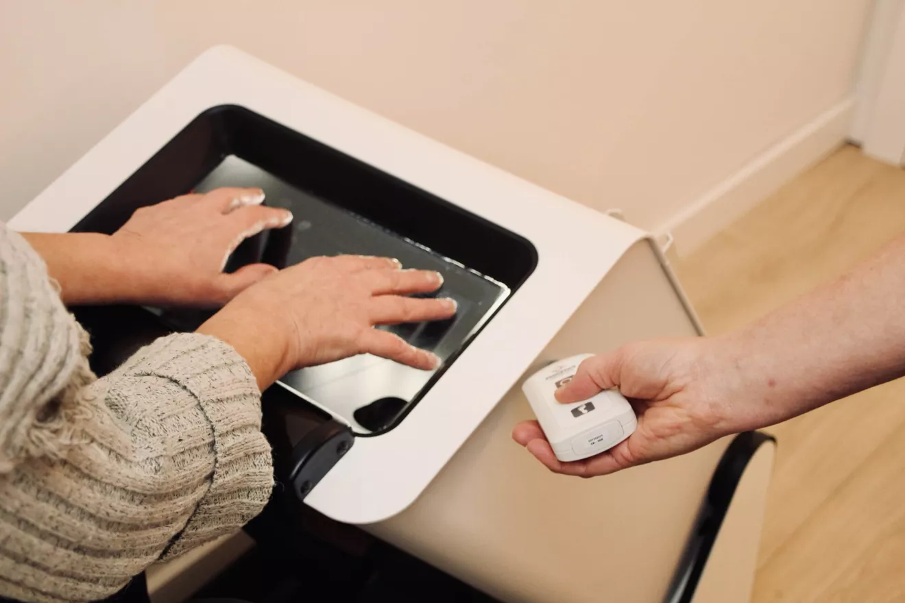 huis-anahata-praktijk-kleurpunctuur-schoonheidsinstituut-westouter-poperinge-ieper-35 -  - Kirlianfotografie